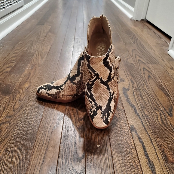 Vince Camuto Shoes - Vince Camuto NWOT boots